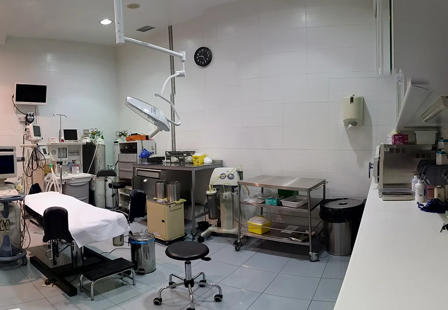 Surgical area and monitoring equipment